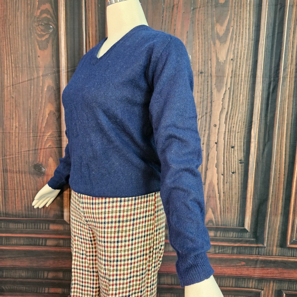 Vintage 1960s Arrow Navy Blue V-Neck Lambswool Blend Sweater Mens Medium